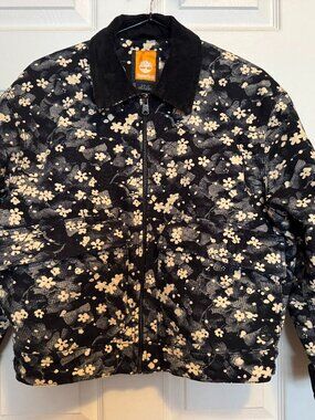 Timberland floral jacket PERFECT FOR SPRING/SUMMER